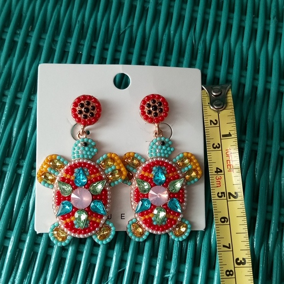 Beaded Sea Turtle Earrings - Picture 7 of 9